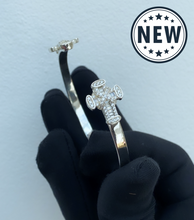 Load image into Gallery viewer, Iconic silver cz cross expandable bangle

