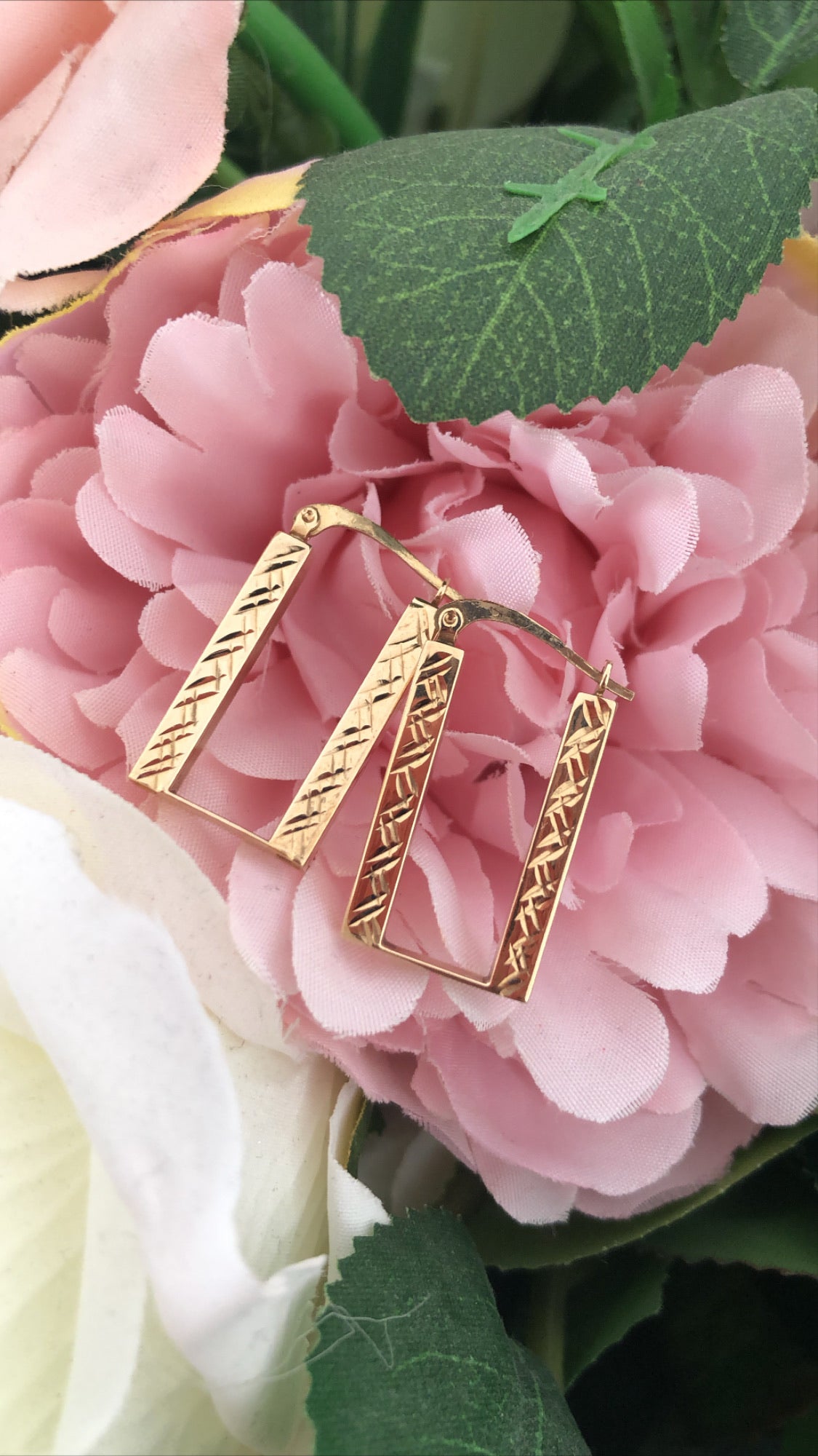 Yellow gold rectangle earrings - London Fifth Avenue jewellery  