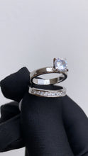 Load image into Gallery viewer, Daisy Silver Bridal Set Cz Rings
