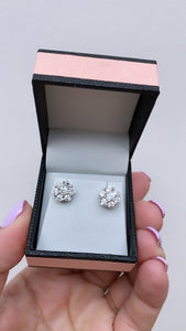 Flower stud silver earrings